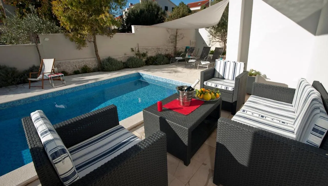 Holiday Home Ingrid Trogir Kroatien
